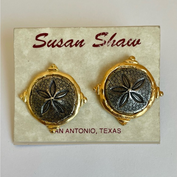 Vintage Susan Shaw Mixed Metal Sand Dollar Intaglio Stud Earrings New Old Stock